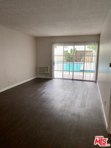 Building Photo - 6230 Reseda Blvd