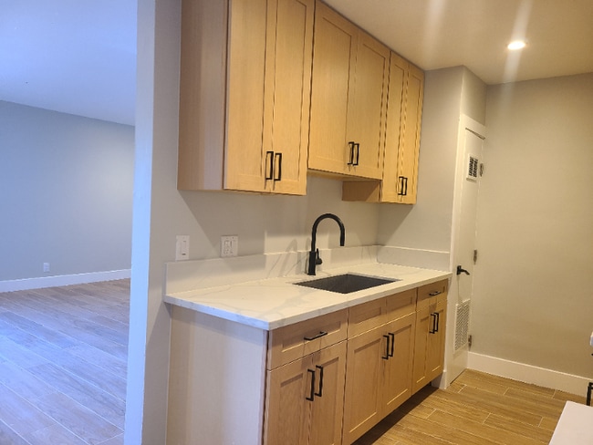 Foto del edificio - 14921 Vanowen St