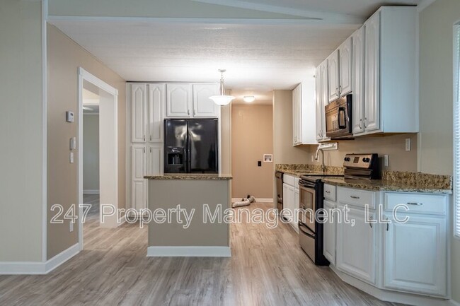 Foto del edificio - 253 Cedarcrest Rd