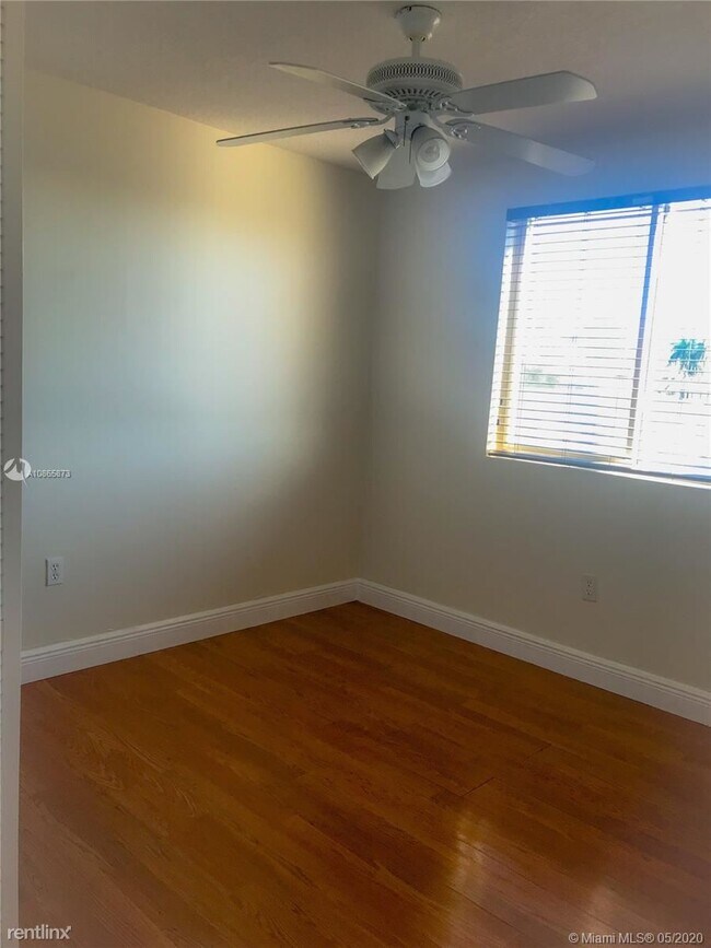 Building Photo - 2 br, 2 bath  - 498 SW 2nd St