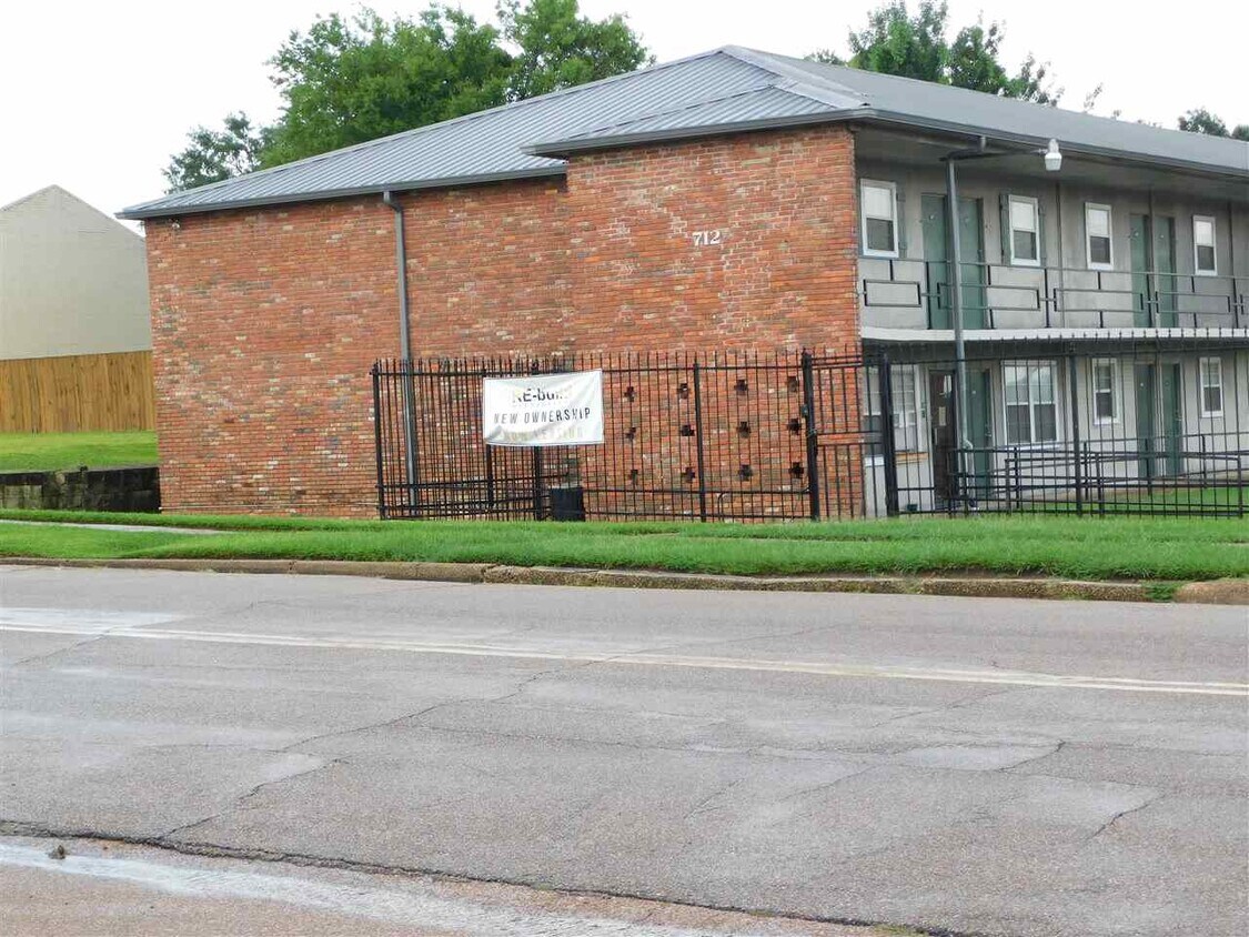 Primary Photo - 712 N Jefferson St