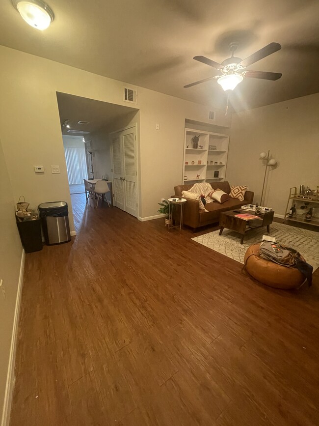 Living room2 - 1401 E 4th St