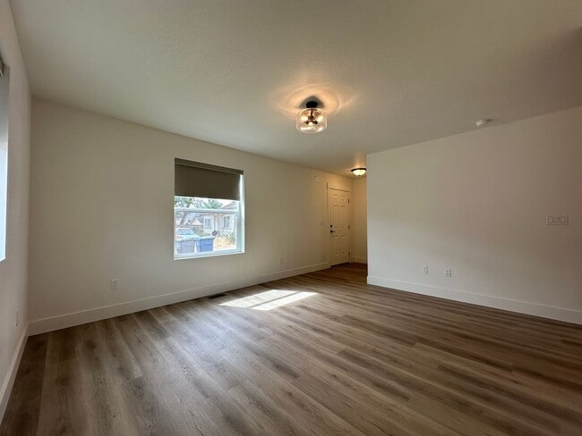 Foto del edificio - 812 2nd St N