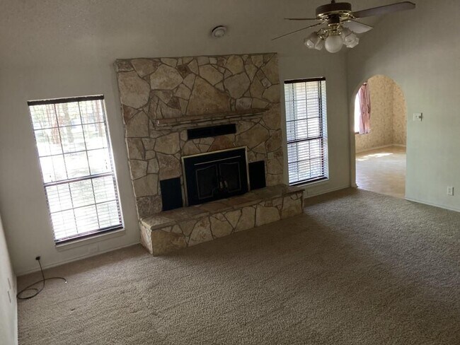 Foto del edificio - 16413 Surrey Ln