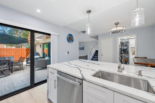 Building Photo - 2902 29th Ct