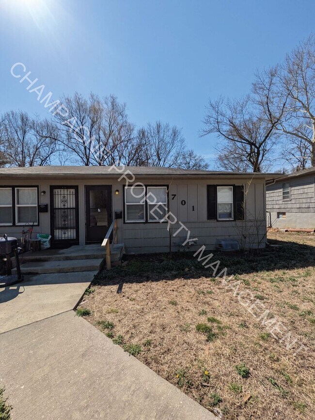 Building Photo - 701-703 Deweese St