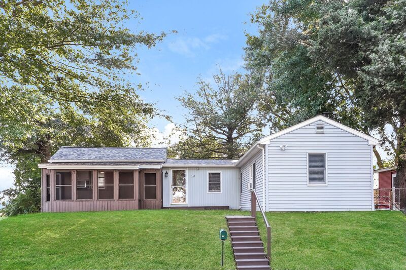 Primary Photo - 245 Grove St