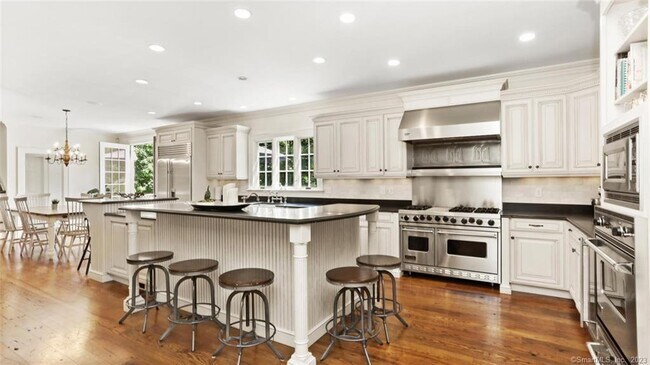 Foto del edificio - 2312 Redding Rd