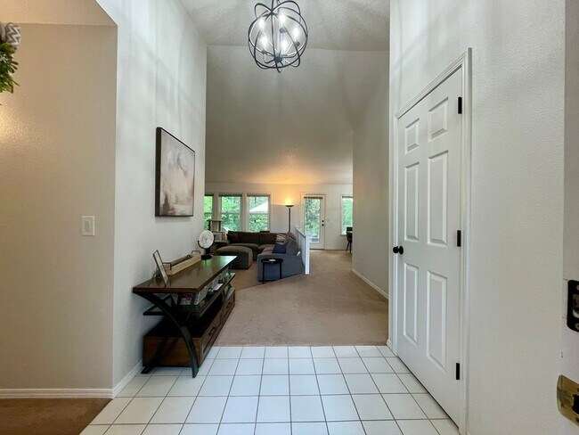 Building Photo - Troutdale 3 Bed 2Bath Ranch House ~ Wooded...