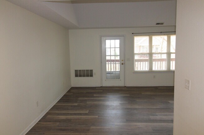 Foto del edificio - 1411 Heatherwood Ln