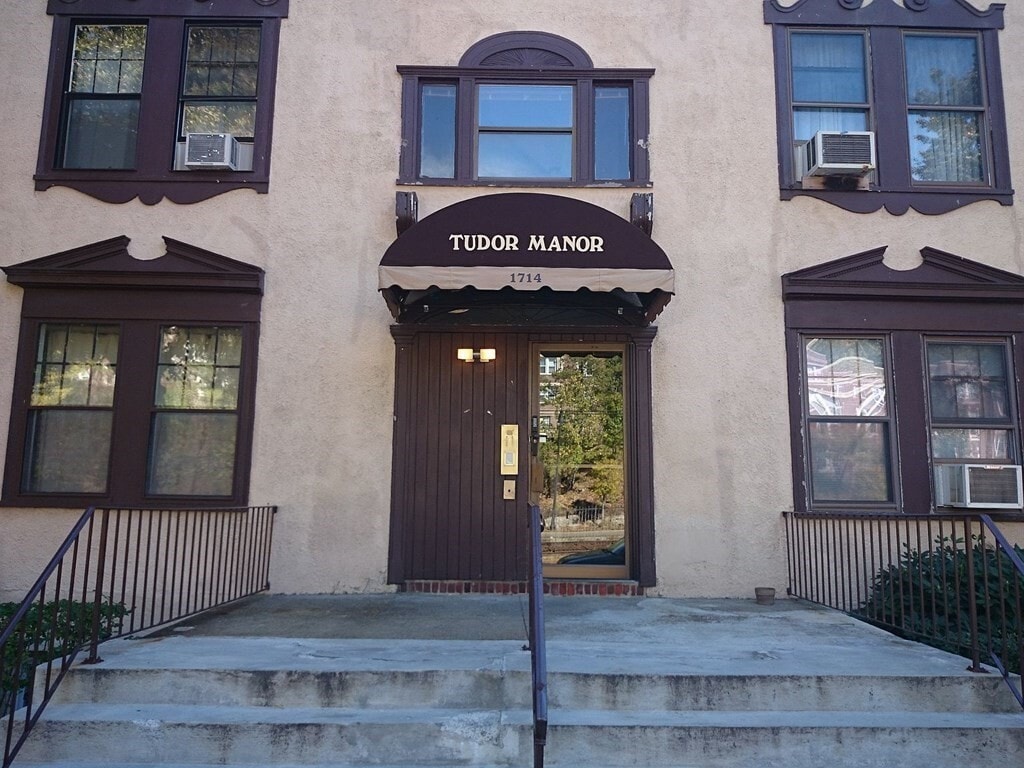 Primary Photo - 1714 Commonwealth Ave