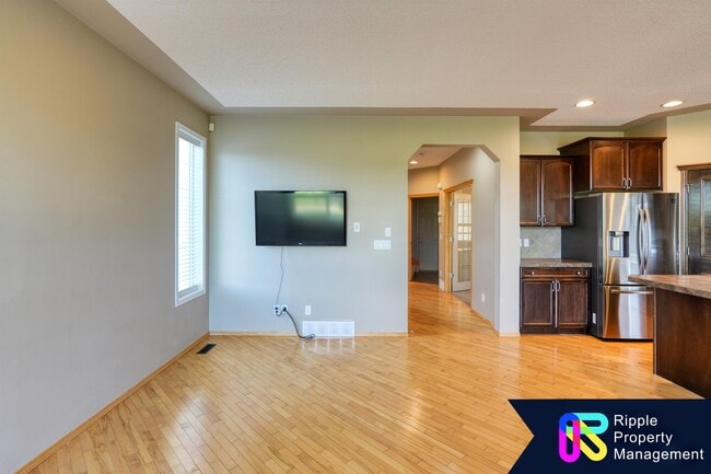 Building Photo - 202 Tuscany Ravine Close NW