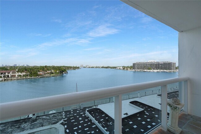 Foto del edificio - 6770 Indian Creek Dr