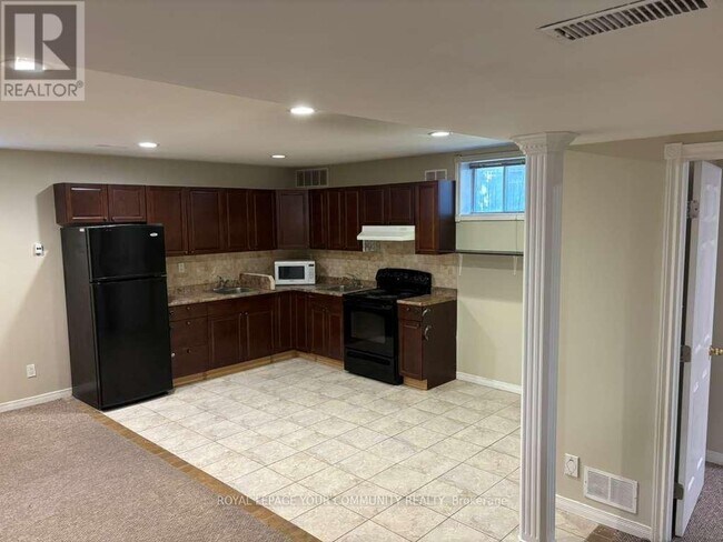 Building Photo - 27 Michael Ct