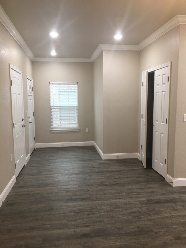 Front entryway w/front closet - 2640 E 14th St