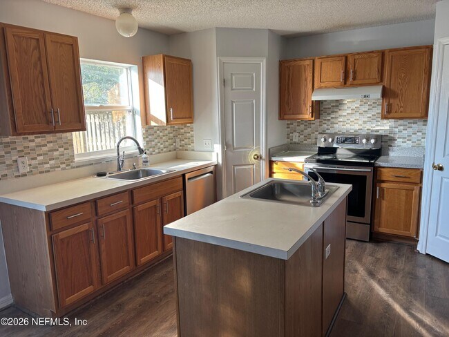 Foto del edificio - 7086 Shady Pine Ct