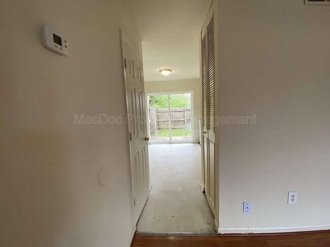 Foto del edificio - 809 Denton Cir