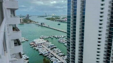 Building Photo - 1717 N Bayshore Dr