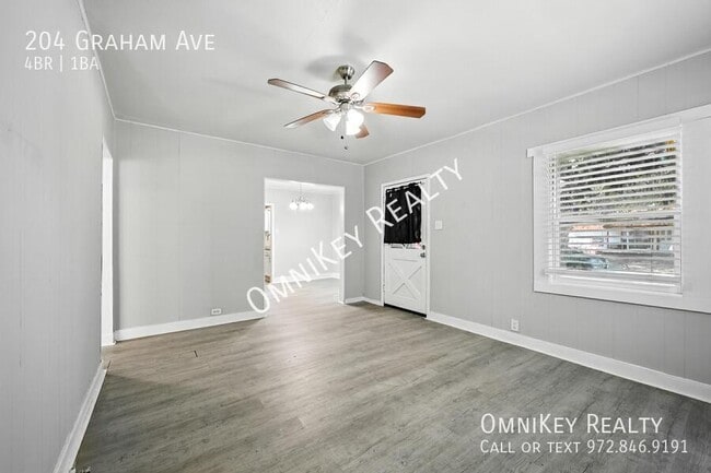 Building Photo - 204 Graham Ave