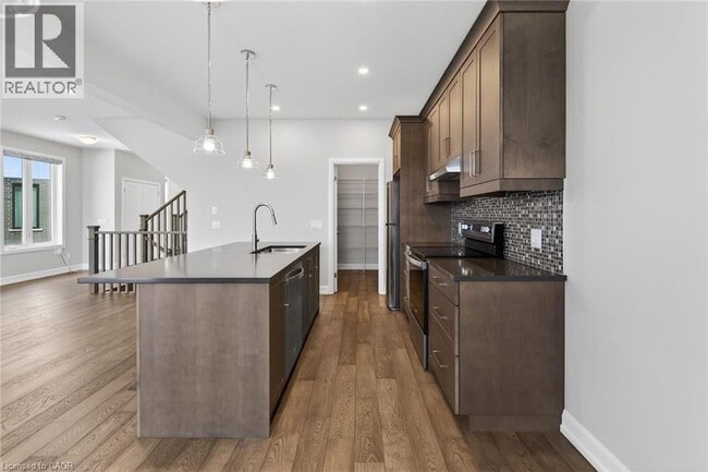 Building Photo - 3951 Mitchell Cres