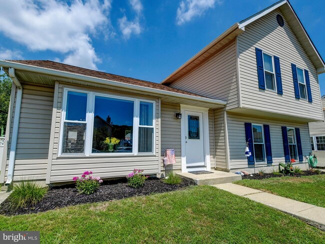 Building Photo - 10 Latia Ct