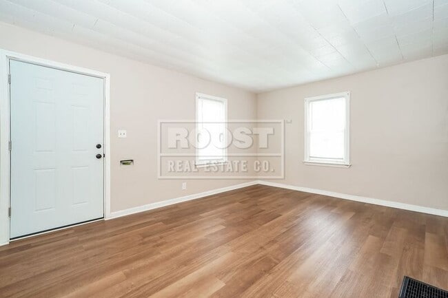 Building Photo - 2317 Parkwood Ave