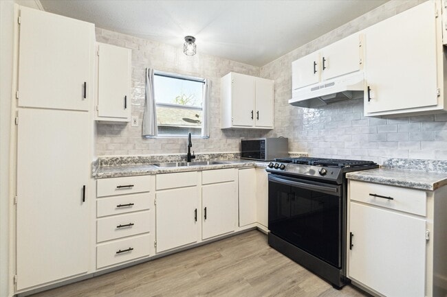 Building Photo - 1147 Du Barry Ln