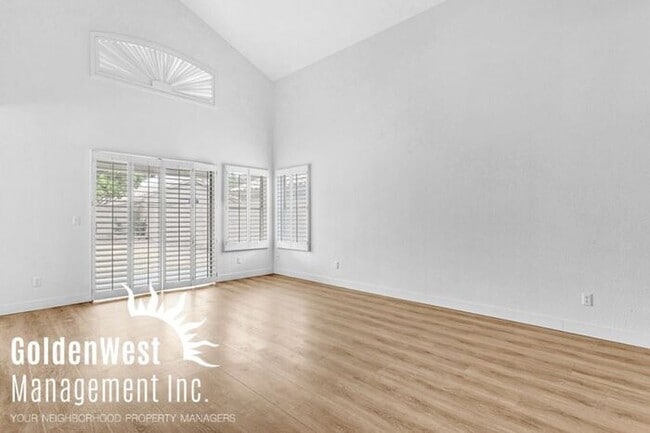 Building Photo - Gorgeous 3Bdm 3Ba Home in the Crystal Cree...