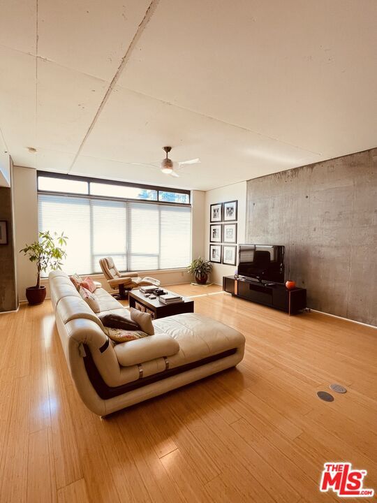 Foto del edificio - 1111 S Grand Ave