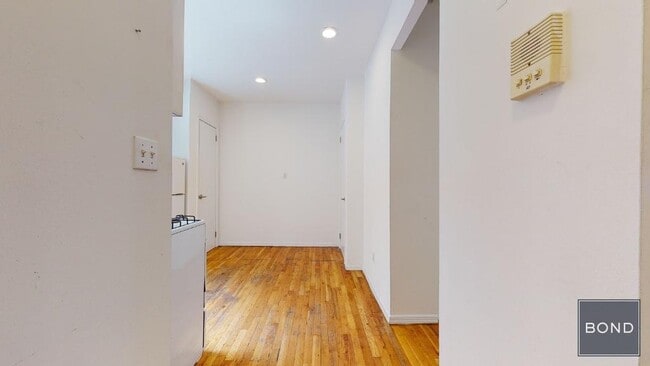 Building Photo - 419 E 73rd St