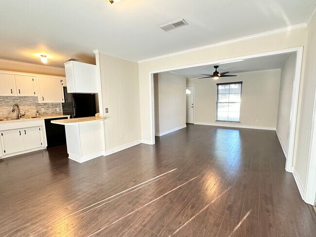 Foto del edificio - NEAR BARKSDALE AIR FORCE BASE