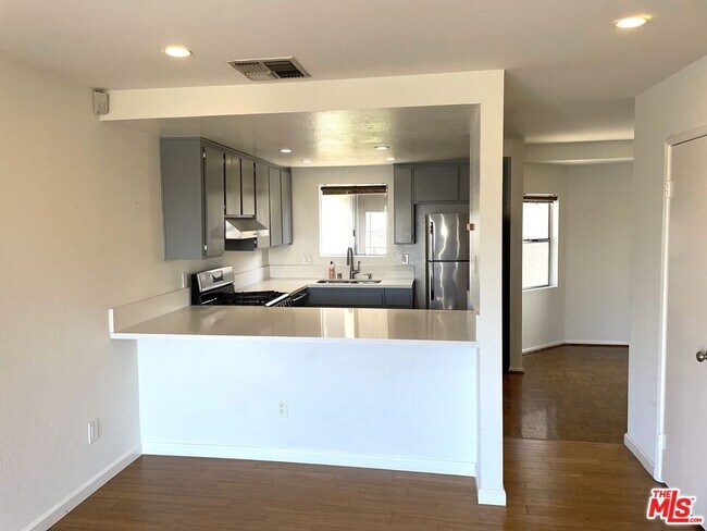 Foto del edificio - 1083 1/2 W Kensington Rd