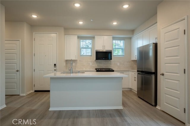 Building Photo - 28586 Via Roble