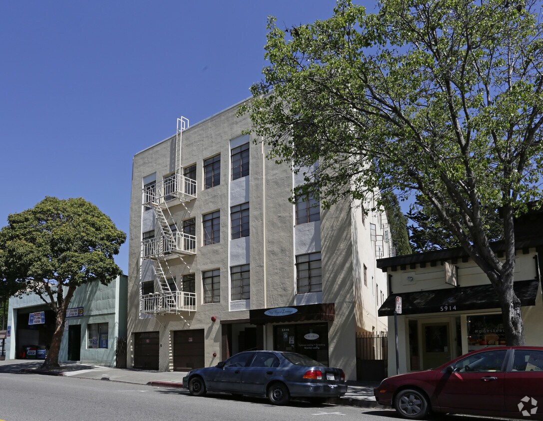 Foto del edificio - 5916-5920 College Ave
