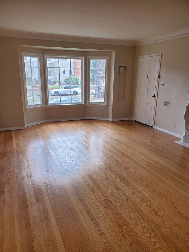 Living Room - 4145 Degnan Blvd