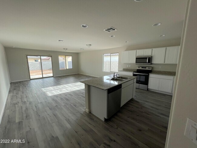 Building Photo - 2029 E Velvet Pl