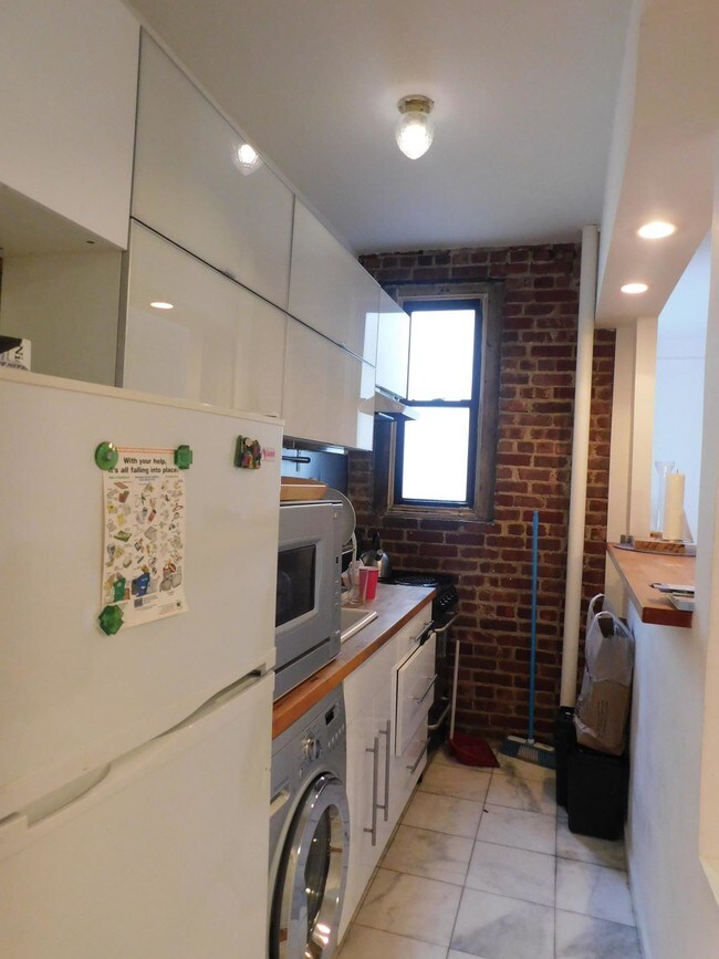 Building Photo - 45 Martense Street
