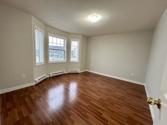 Building Photo - 16 MacLaren Pl