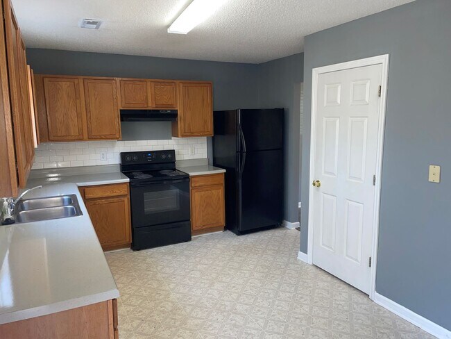 Foto del edificio - Move In Special On Beautiful 3 Bedroom Home!