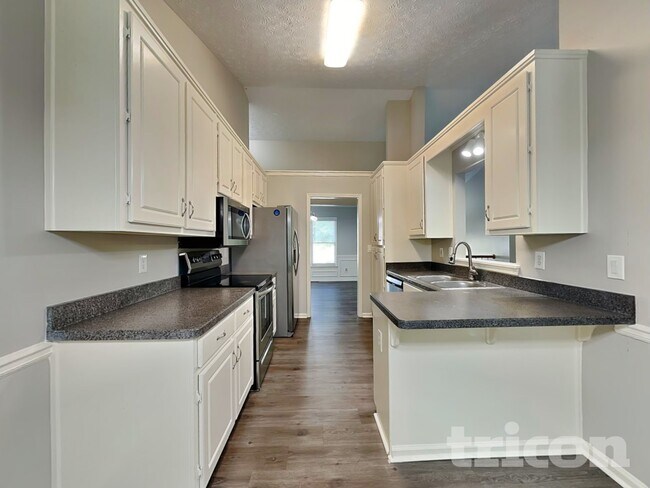 Foto del edificio - 5731 Newnan Cir