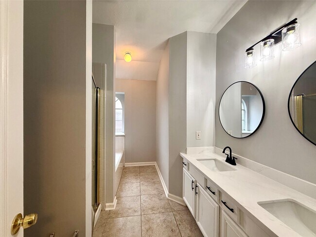 Foto del edificio - 5223 Mountain Forest Dr