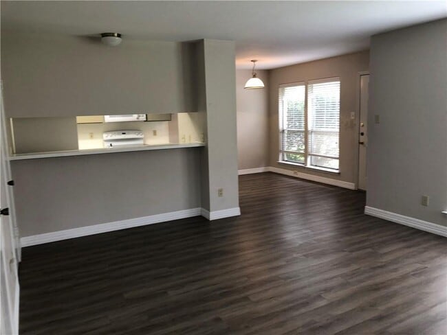 Building Photo - 9100 Mountain Ridge Dr