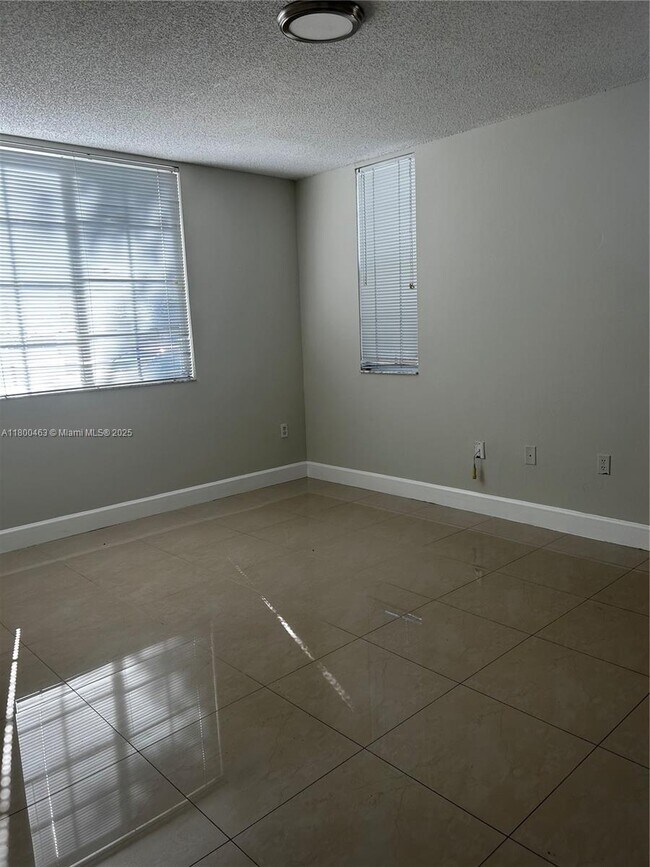 Foto del edificio - 11185 SW 6th St