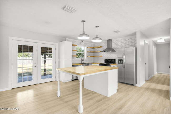 Building Photo - 1203 Iowa Ave