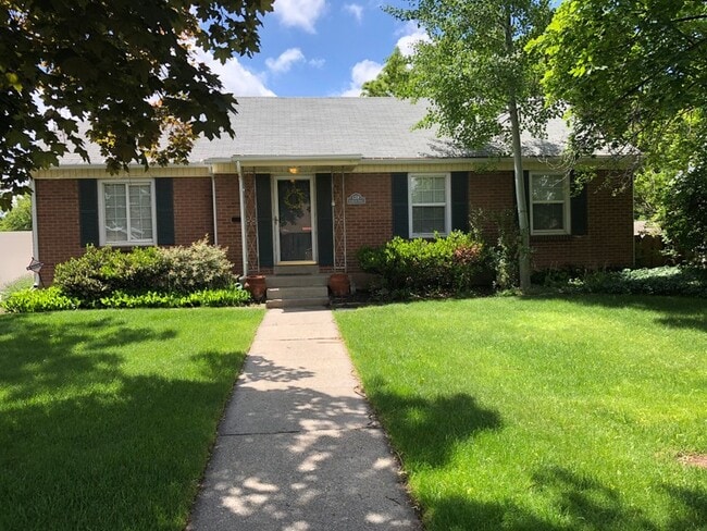 Photo - 1228 E Lorraine Dr House