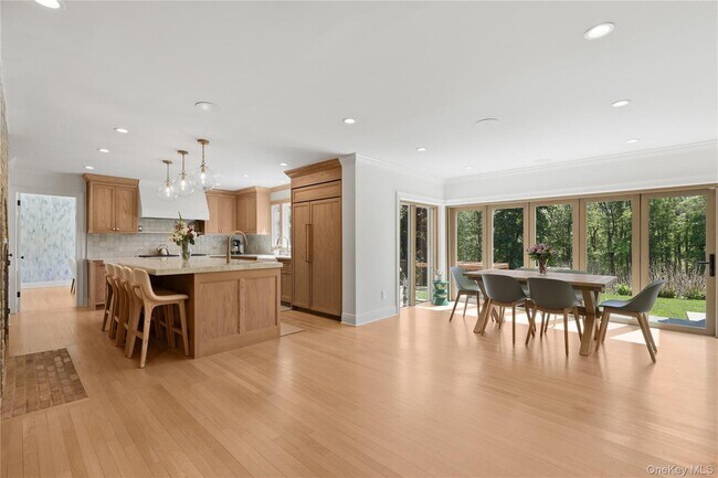Foto del edificio - 90 Springhurst Rd