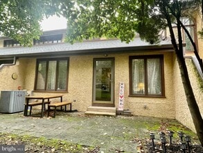 Building Photo - 301 Browning Ln