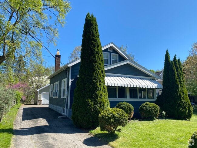 Building Photo - 344 Fairport Rd