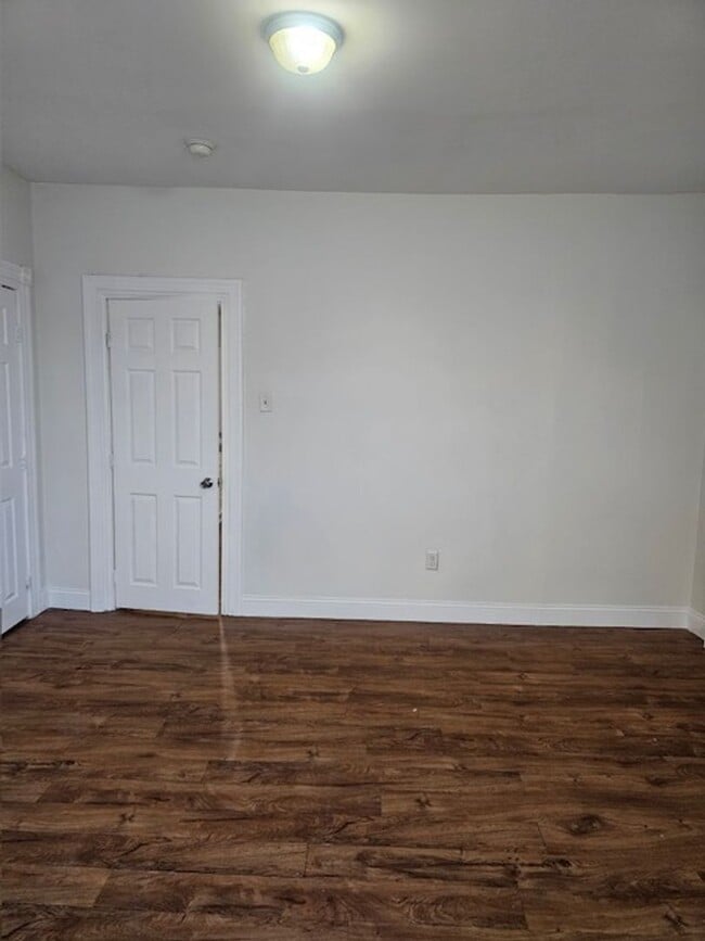 Building Photo - Large Home - Cobbs Creek