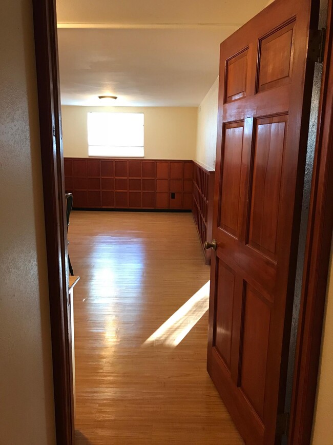 Entrance into spacious Living Room with custom wainscoting - 1504 Lynnwood Dr